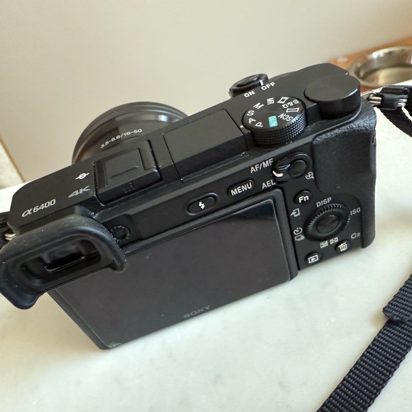 Sony a6400 - Picture 2 of 2